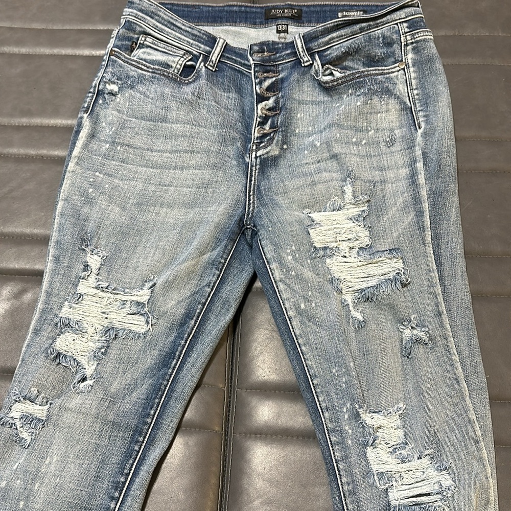Judy Blue skinny fit distressed jeans size 13/31